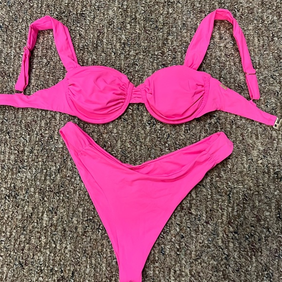 Pink bikini - Picture 3 of 4